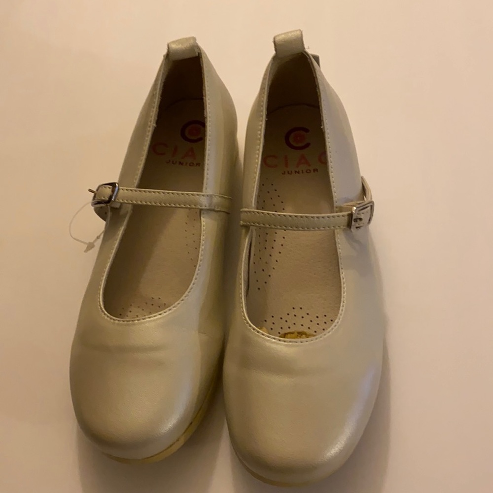 New, Italy CIAO Girl Off White Pearl Color, Sz 35